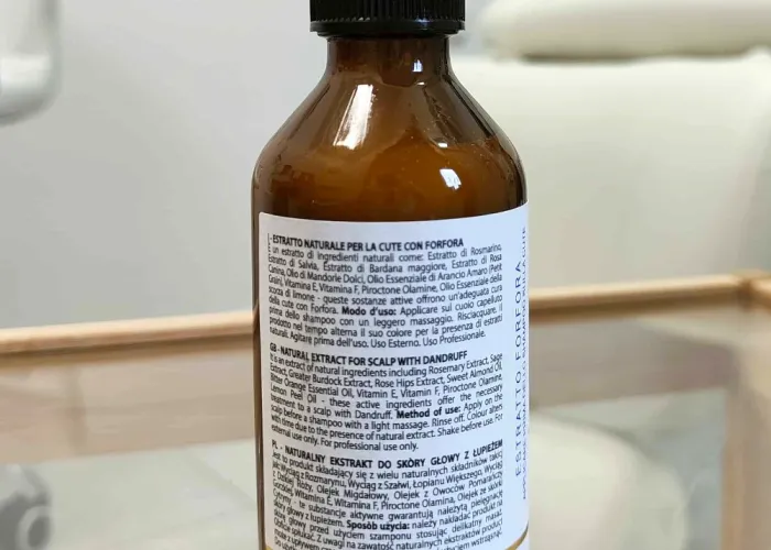 wcierka przeciwłupieżowa Monrin 100 ml i opis produktu na etykiecie na butelce