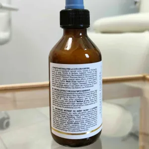 wcierka przeciwłupieżowa Monrin 100 ml i opis produktu na etykiecie na butelce